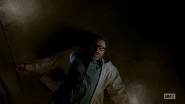 Breaking Bad S5E16 Walt lying on the ground